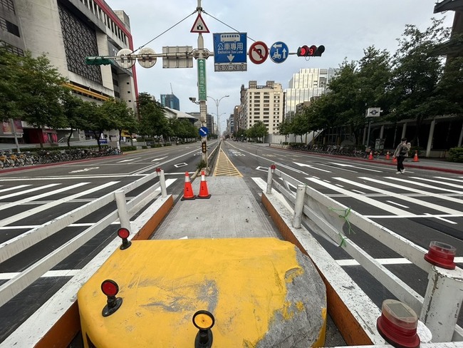 庇護島未完工就撤警示疑釀車禍 北市府將開罰 | 華視新聞