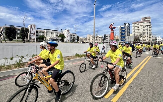 馬公中興國小畢業生挑戰小鐵人 校長：學會堅持 | 華視新聞