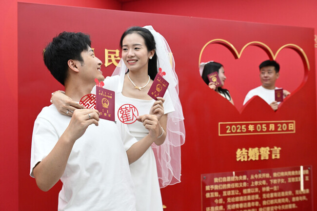 中國放寬結婚條件 私定終身更容易 | 華視新聞
