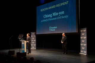 台獲頒自由之家燈塔獎 江旻諺：民主是台灣百年追求