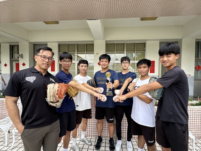 從遲到失格到全國季軍  中二中棒球隊締佳績 | 華視新聞