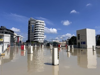 日月潭伊達邵停車場2樓漏水施工  端午連假不開放