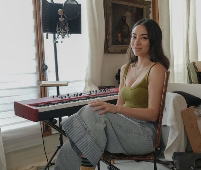 鹽埕市場成法國爵士專輯封面  台法混血歌手介紹台灣 | 華視新聞