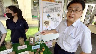 農試所建置系統循環利用稻草 製成固態生質燃料