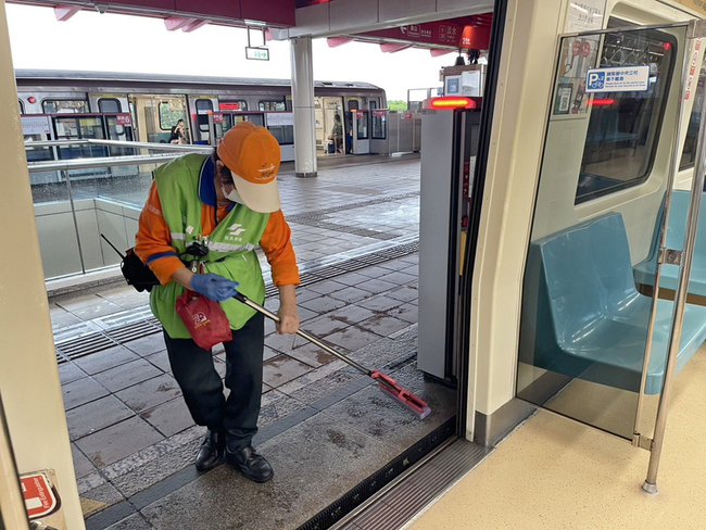 大雨又潑進淡水站車廂  北捷擬檔板截水設施改善 | 華視新聞