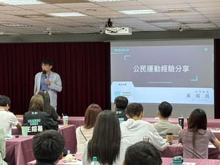 民眾黨辦陳抗訓練講座 黃國昌期許議會群眾路線並行