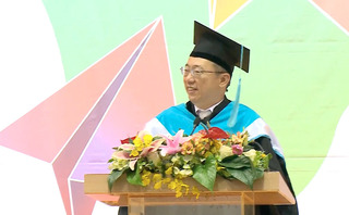 中教大校長畢典AI致詞「放飛自我」 學生讚超酷