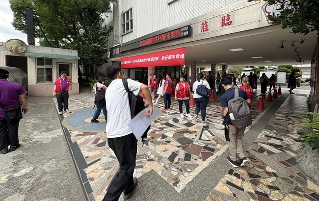 新北國中教甄初試 退休與龍年嬰兒潮開缺增169人 | 華視新聞