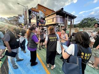 屏縣府查22家調酒攤  墾丁大街未標容量者輔導改善