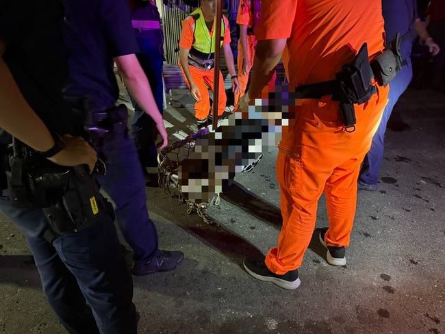 高雄旗津拖船翻覆船長落海 旗后漁港尋獲遺體 | 華視新聞