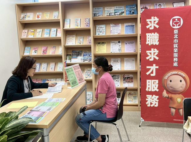 企業進駐北市就服站 端午節前釋出748職缺 | 華視新聞