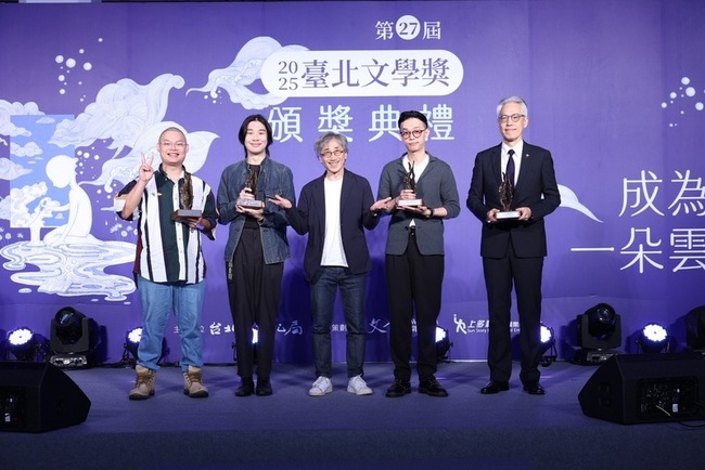 樊光耀化漫畫為舞台劇本  獲台北文學獎 | 華視新聞