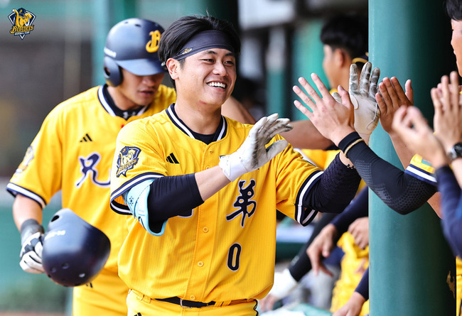 林吳晉瑋生涯首轟出爐 助兄弟擊退獅奪近期5連勝 | 華視新聞