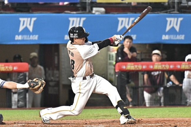 張閔勛開轟單場2安3打點 桃猿對戰悍將跨季12連勝 | 華視新聞