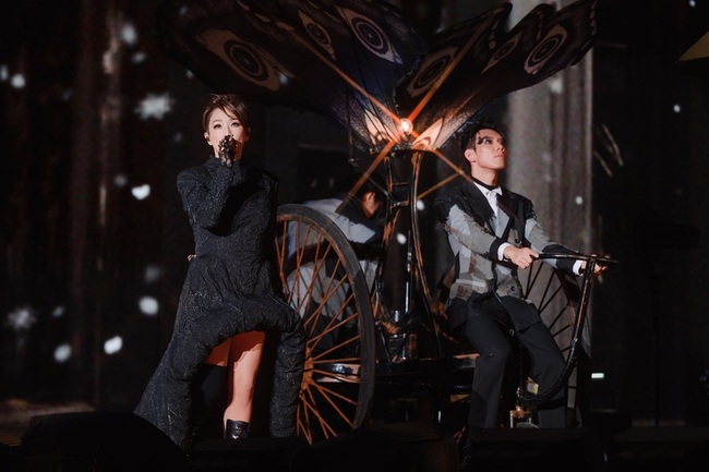 林憶蓮北京開唱 歌迷合唱「至少還有你」逼熱淚 | 華視新聞