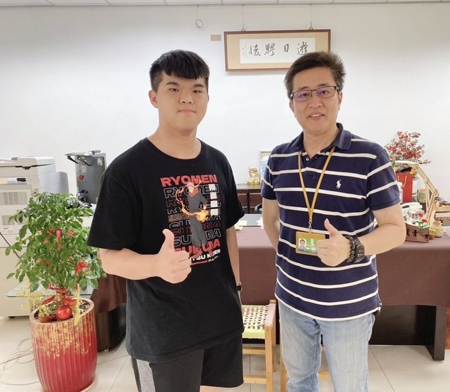 六龜高中首上台大學生翼友福 獲總統教育獎 | 華視新聞