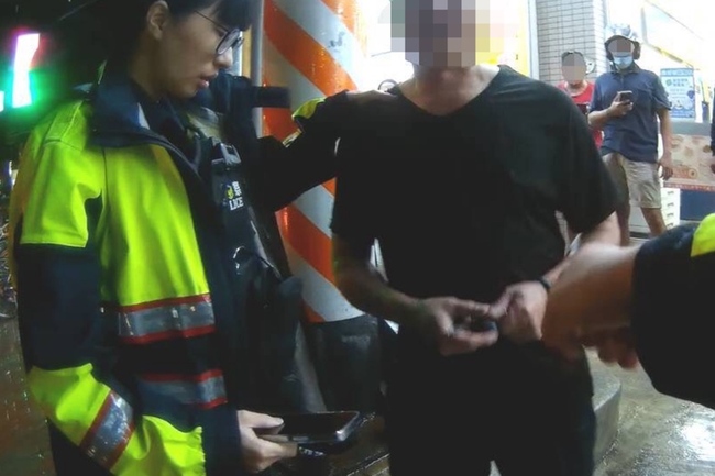 桃園男撞人拖行逾1公里遭攔下  涉酒駕肇逃送辦 | 華視新聞