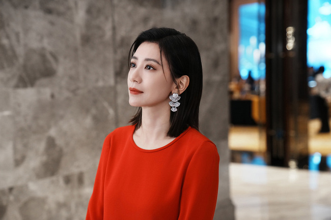 賈靜雯新戲飾整形醫 苦練縫合技術大嘆不簡單 | 華視新聞