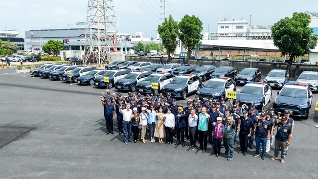 屏東警逐年汰換逾齡車輛  新購汽機車62輛 | 華視新聞