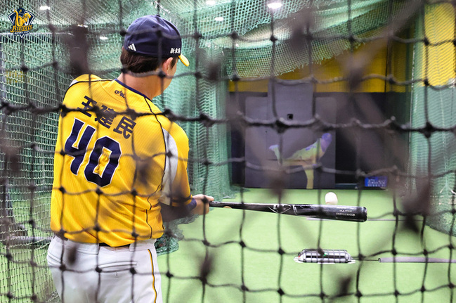 中職兄弟引進Trajekt Arc智慧發球機 盼增競爭力 | 華視新聞