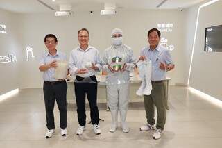 高大攜手企業循環應用廢膠帶 製成抗靜電鞋大底