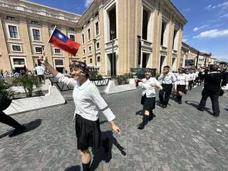 台灣天籟嗓音迴盪梵蒂岡  原聲童聲合唱團快閃演出