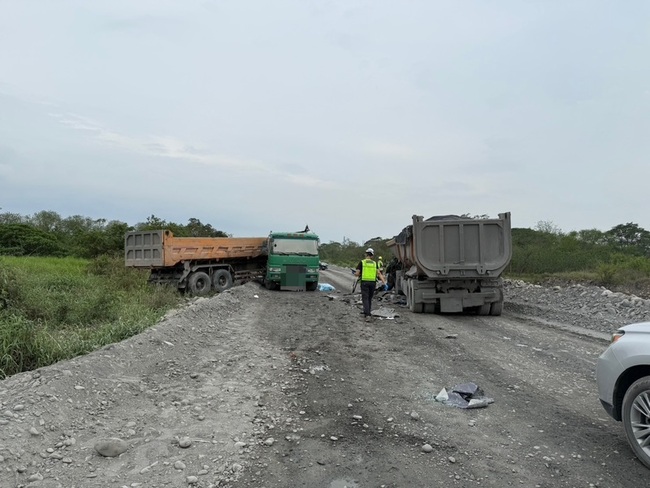 屏東砂石車對撞駕駛疑拋飛輾斃  涉案男酒測超標 | 華視新聞