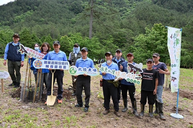 武陵農場植樹營造棲息環境  護瀕危台灣寬尾鳳蝶 | 華視新聞