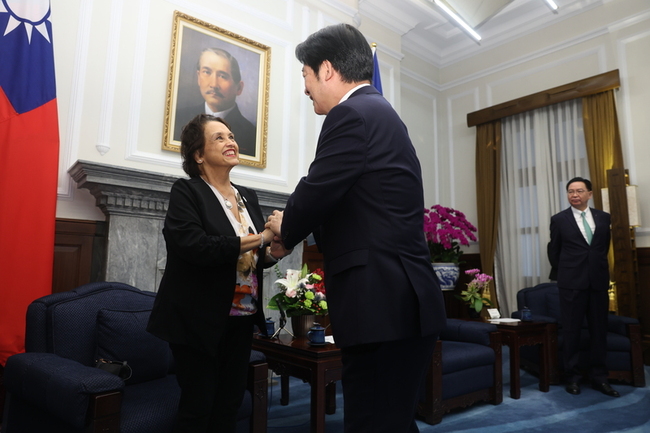 關島總督首度來台  賴總統備肉粽國旗棒棒糖秀誠意 | 華視新聞