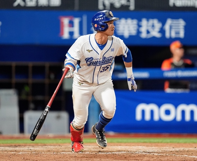 悍將本季對獅勝場開張 鋒總：選球得點圈發揮是關鍵 | 華視新聞