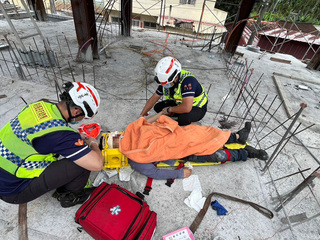 南投竹山建築工人跌倒 鋼筋插入眼窩緊急送醫