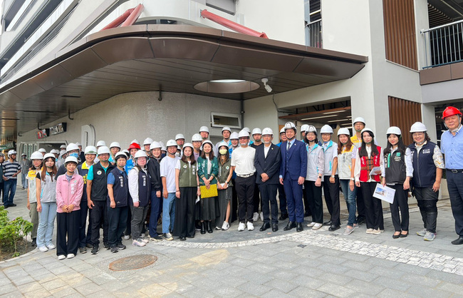 民代憂停七車格動線不佳  竹市府允改善 | 華視新聞