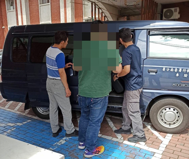 台南某科技公司欠稅逾500萬元 負責人遭管收 | 華視新聞