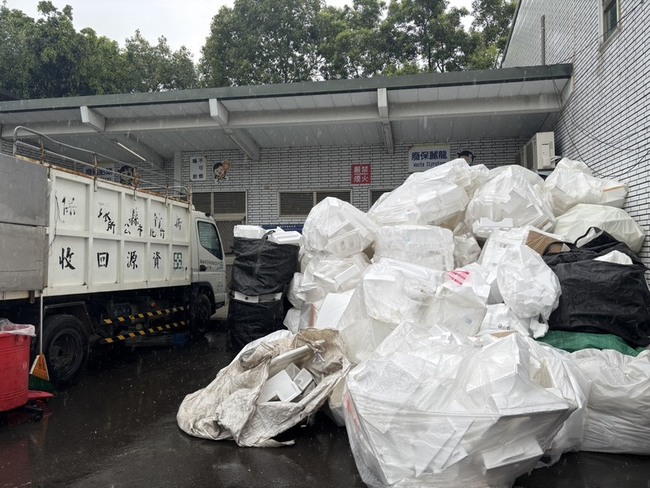 竹北清潔隊資收物撿獲黃金  公所推測誤丟籲認領 | 華視新聞