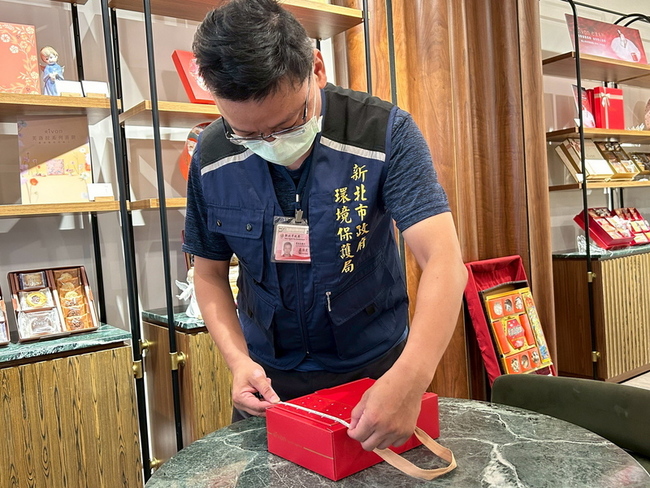 新北抽查端午禮盒是否過度包裝  215件全數過關 | 華視新聞