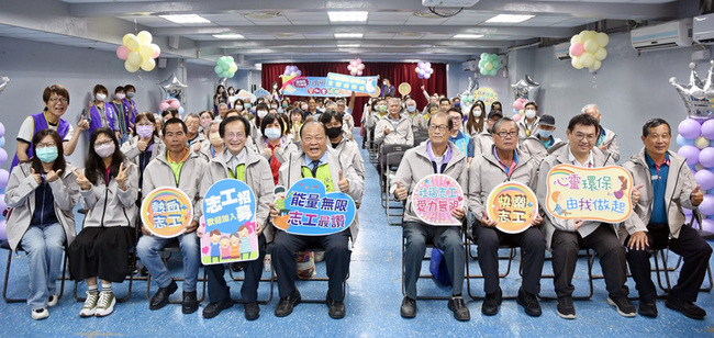 澎縣府贈社福志工外套 感謝無私奉獻 | 華視新聞