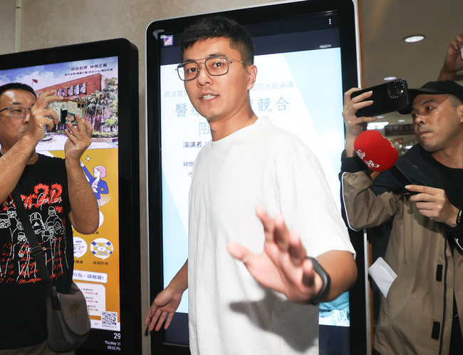 罷免雙吳提議涉偽造文書 北檢再傳李孝亮、賴苡任 | 華視新聞