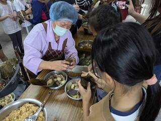 金門古寧頭社區邀學生共包粽 傳承端午文化