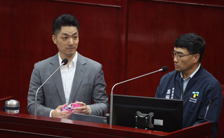 議員指扭蛋機藏18禁批通報混亂 蔣萬安允諾改善