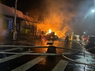 台東成功鎮餐廳火警氣爆  聲響驚醒民眾幸無傷亡