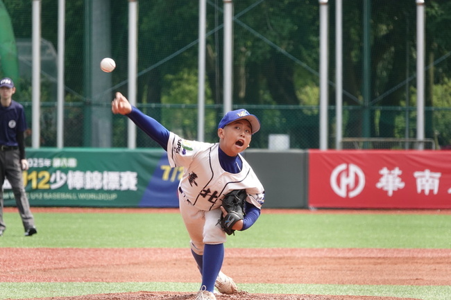張雨齊超齡好投壓制新北  華南少棒北市晉冠軍戰 | 華視新聞