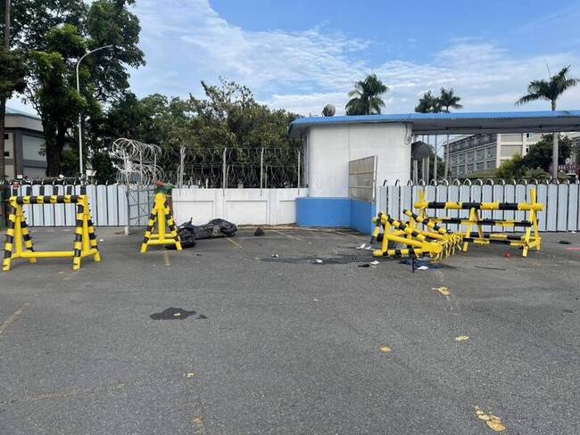 屏東男自撞軍事管制區拒馬 重傷送醫不治 | 華視新聞