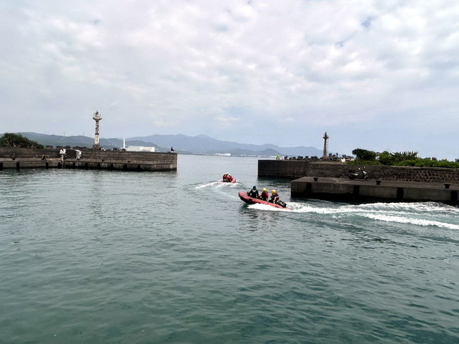 美國男大學生遭浪捲失聯 新北消防尋回命危送醫 | 華視新聞
