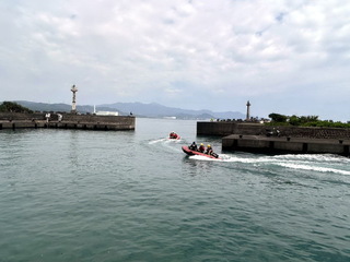 美國男大學生遭浪捲失聯 新北消防尋回命危送醫