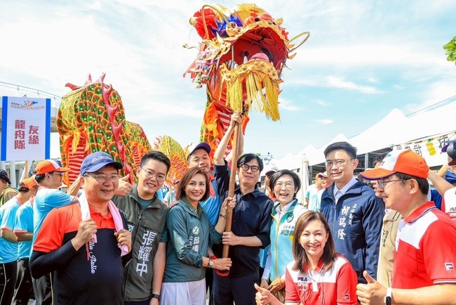 陳其邁為林園龍舟賽鳴槍  冠軍獎金加碼1萬元 | 華視新聞