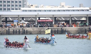 澎湖龍舟賽千人競技  陳光復不忘宣導反詐騙