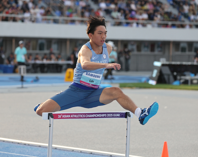 林仲威男子400公尺跨欄奪銅 沒破個人最佳有遺憾 | 華視新聞