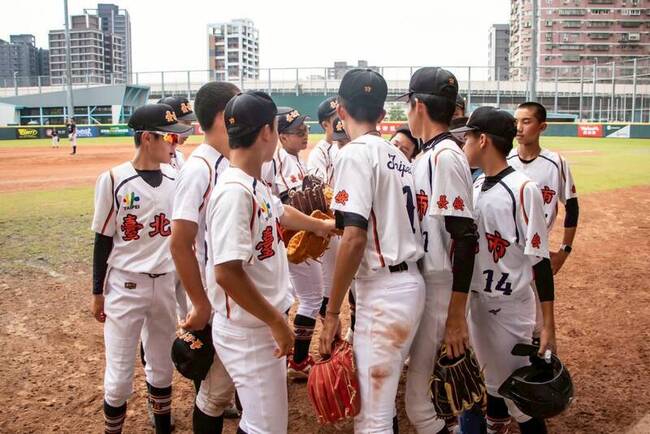 華南青少棒黃子齊雙響砲 北市打線發揮勝基隆 | 華視新聞