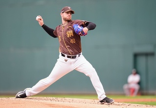 雄鷹24支安打刷新隊史紀錄  14分擊潰悍將