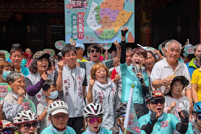 陳亭妃鐵馬隊3天騎遍台南37區 完成民主集氣拼圖 | 華視新聞